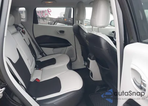 2021 Jeep Compass Latitude 4X4 z USA, uszkodzony, nr VIN 3C4NJDBB9MT524703